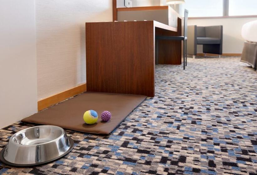 هتل Ramada By Wyndham Lisbon