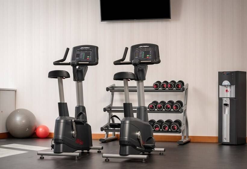 هتل Ramada By Wyndham Lisbon