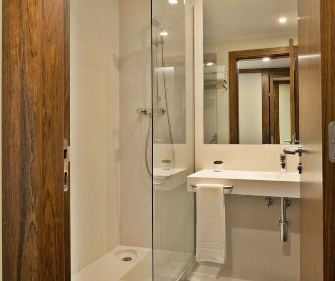 هتل Ramada By Wyndham Lisbon