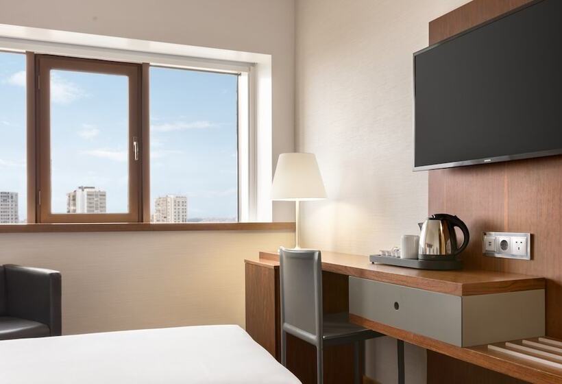 هتل Ramada By Wyndham Lisbon