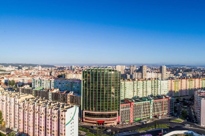 هتل Ramada By Wyndham Lisbon