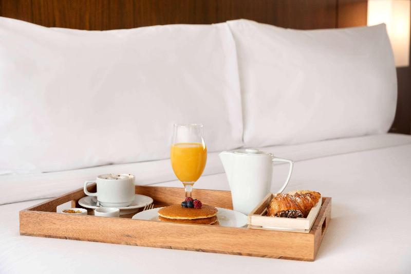 هتل Ramada By Wyndham Lisbon