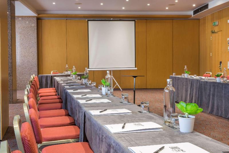 هتل Ramada By Wyndham Lisbon