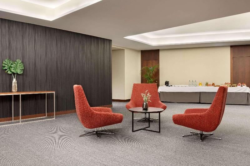 هتل Ramada By Wyndham Lisbon