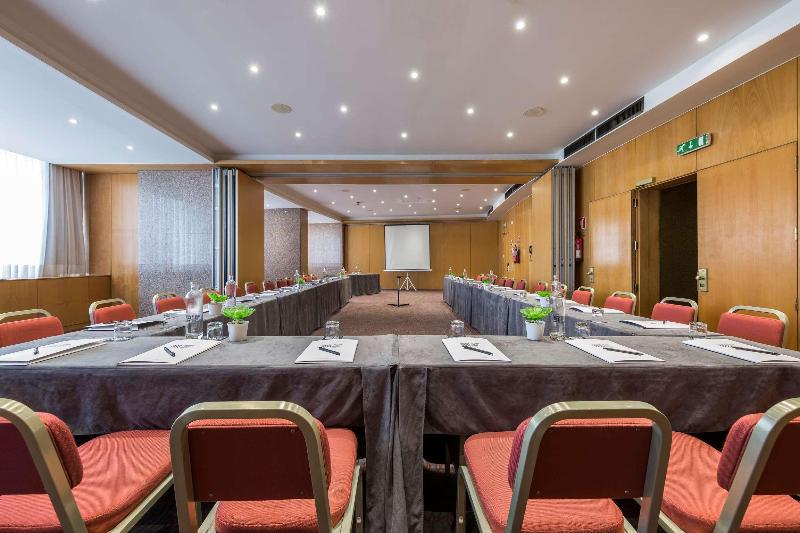 هتل Ramada By Wyndham Lisbon