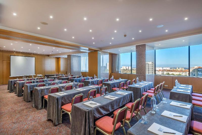 هتل Ramada By Wyndham Lisbon