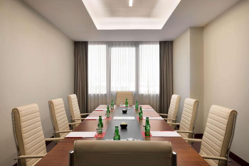 هتل Ramada By Wyndham Lisbon