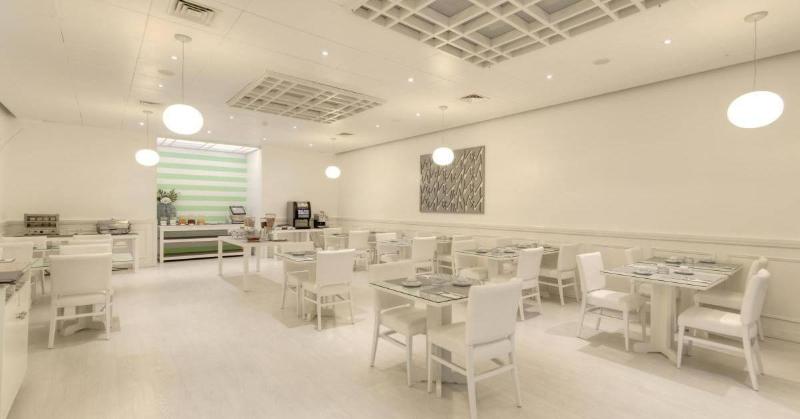 Отель Tryp By Wyndham Montijo Parque