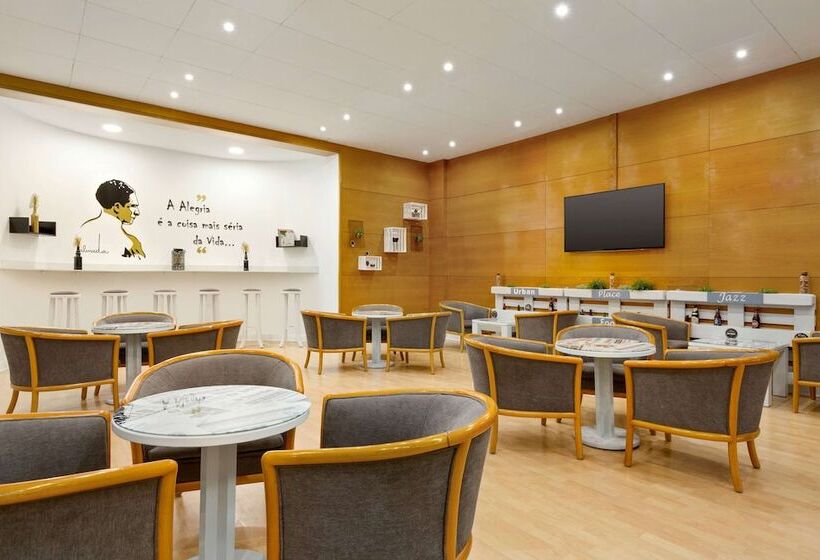 Отель Tryp By Wyndham Montijo Parque