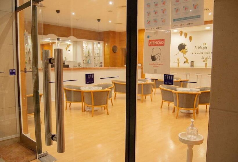 Отель Tryp By Wyndham Montijo Parque