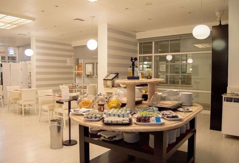 Отель Tryp By Wyndham Montijo Parque