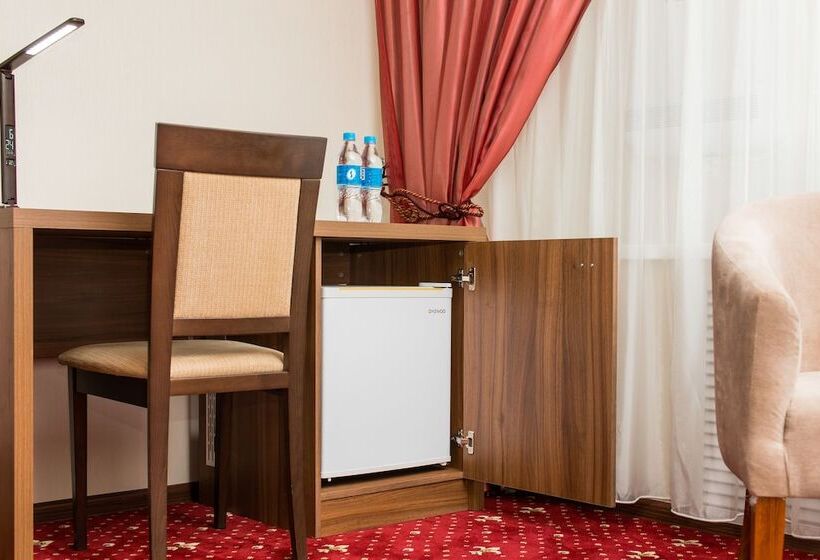 Отель Versailles