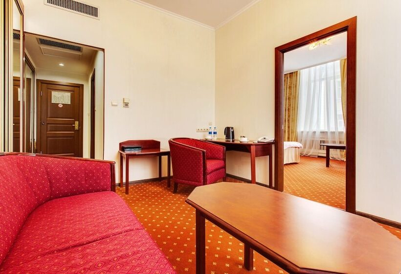 Отель Versailles