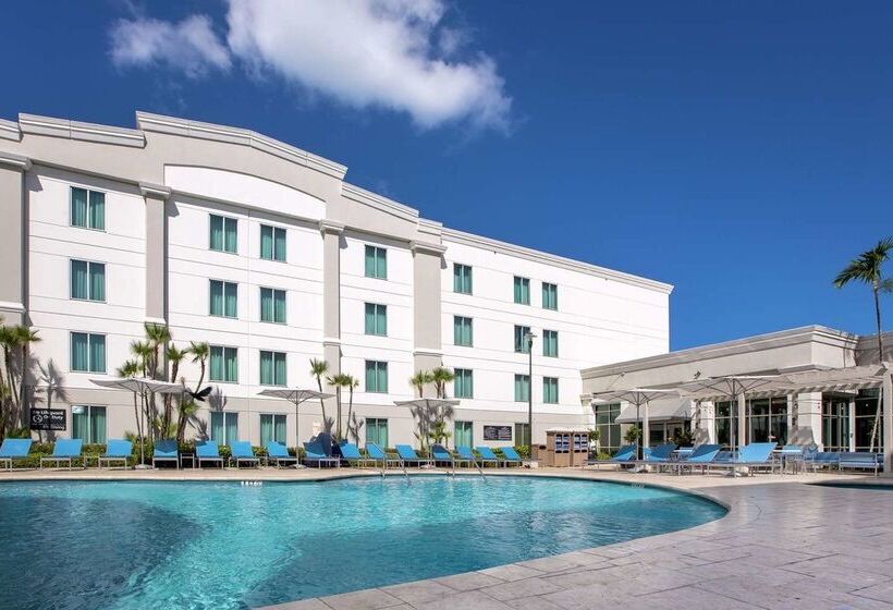 استراحتگاه Hampton Inn & Suites San Juan