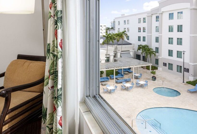 استراحتگاه Hampton Inn & Suites San Juan