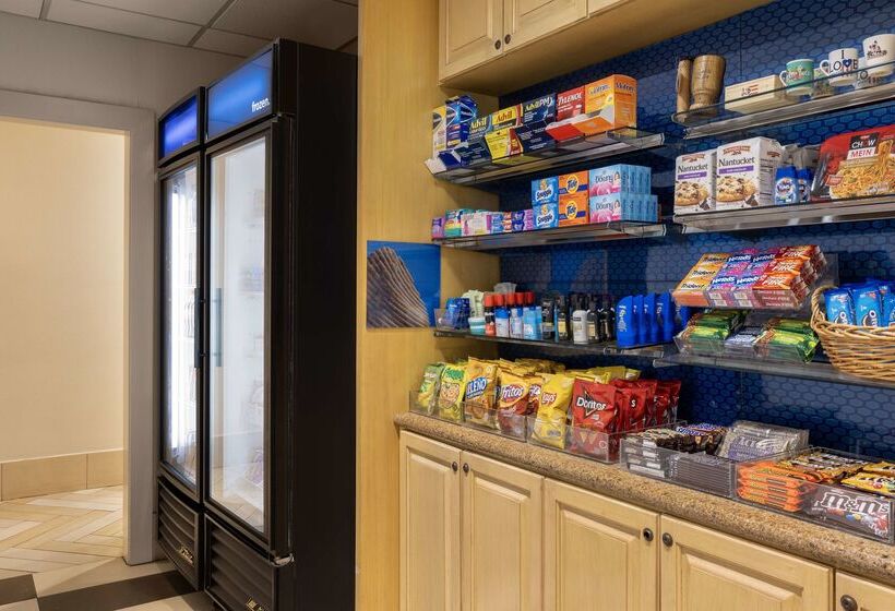 استراحتگاه Hampton Inn & Suites San Juan