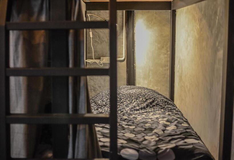 ユースホステル Dpm Koh Tao Diving Hotel & Bar