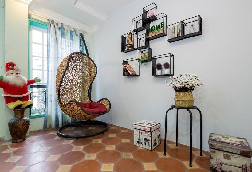 Little Pig Home   Hostel