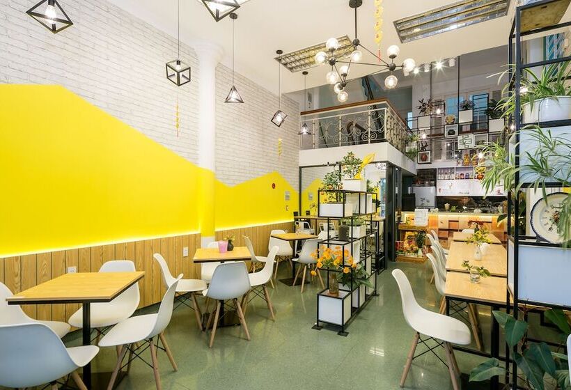 Little Pig Home   Hostel