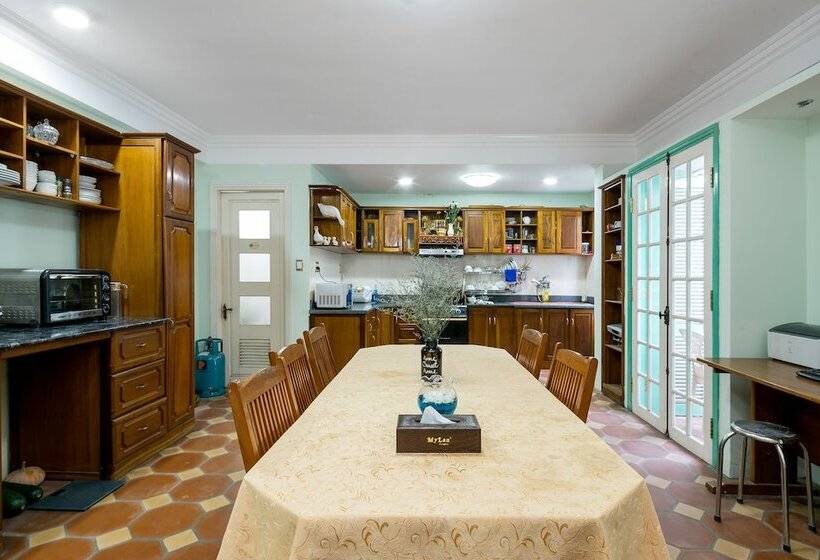 Little Pig Home   Hostel