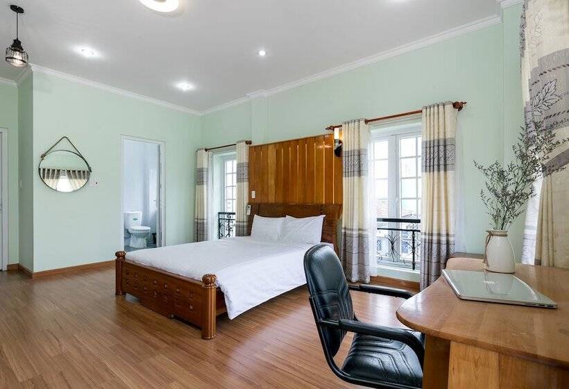 Little Pig Home   Hostel