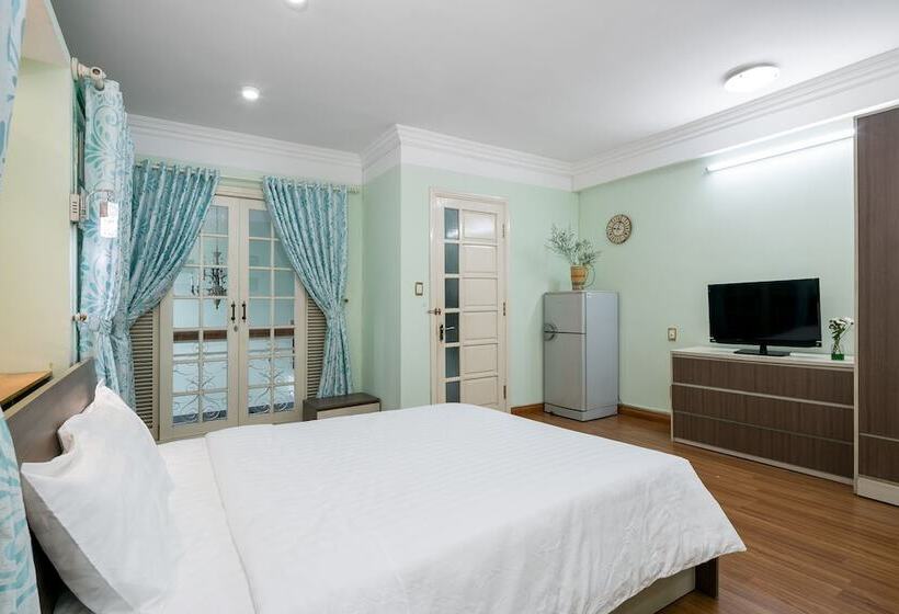 Little Pig Home   Hostel