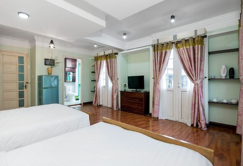 Little Pig Home   Hostel