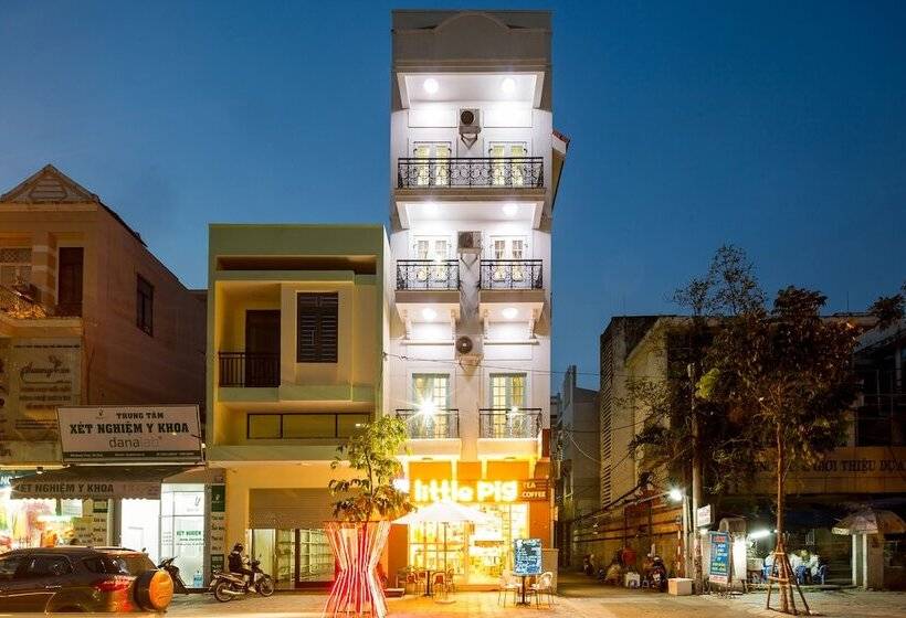 Little Pig Home   Hostel