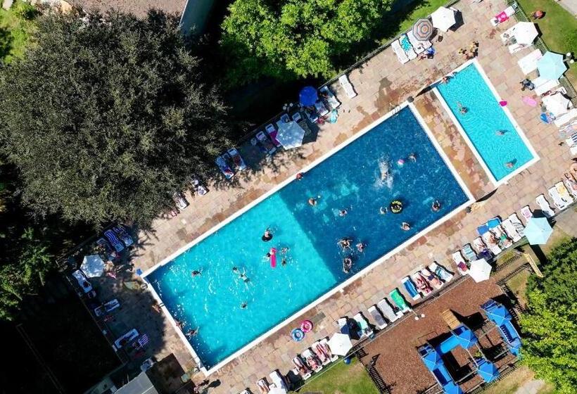 Atlantic Reach Resort