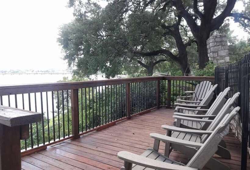 Bed and Breakfast Captain's House On The Lake