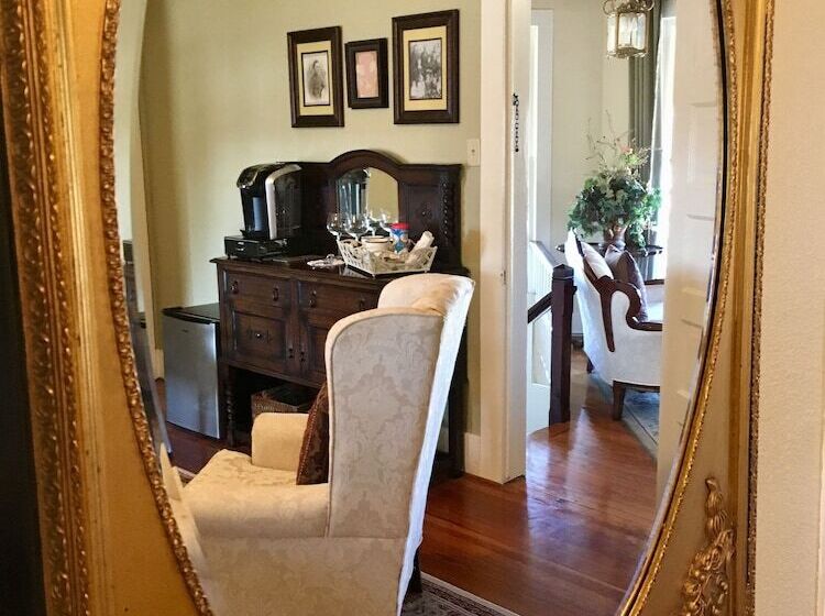 Bed and Breakfast Captain's House On The Lake