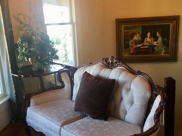 Bed and Breakfast Captain's House On The Lake