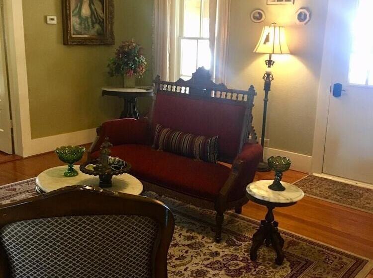 Bed and Breakfast Captain's House On The Lake