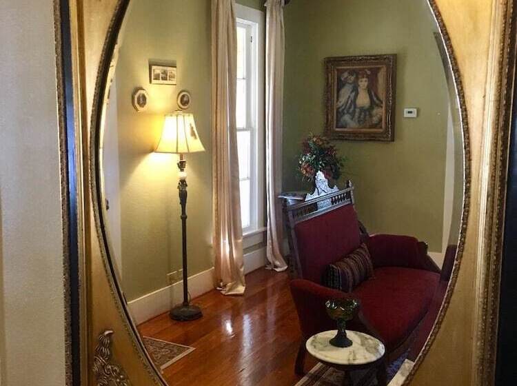 Bed and Breakfast Captain's House On The Lake