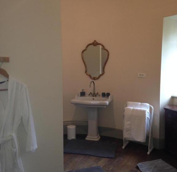 مبيت وإفطار Chateau Du Val Larbont