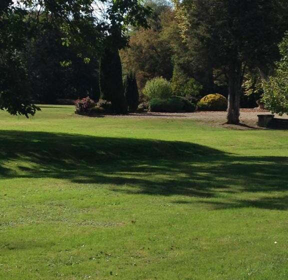 مبيت وإفطار Chateau Du Val Larbont