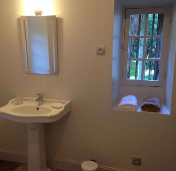 مبيت وإفطار Chateau Du Val Larbont