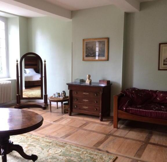 مبيت وإفطار Chateau Du Val Larbont