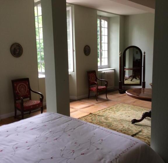 مبيت وإفطار Chateau Du Val Larbont