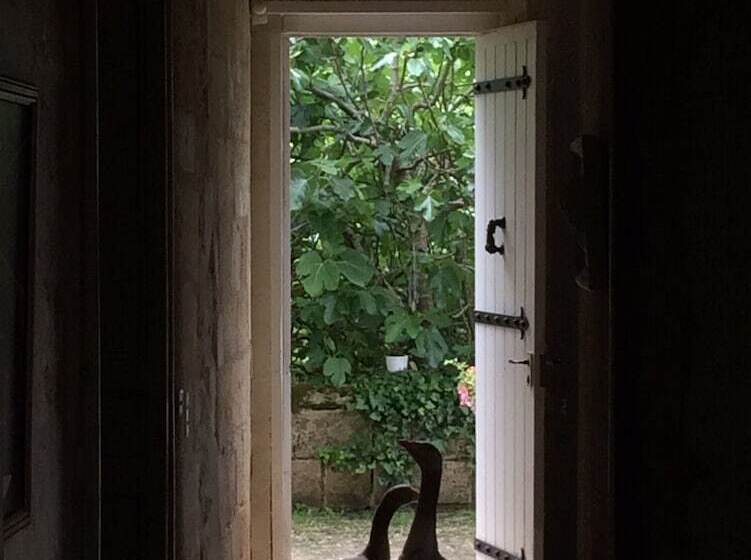 تختخواب و صبحانه Château Latour Segur Suites & Spa