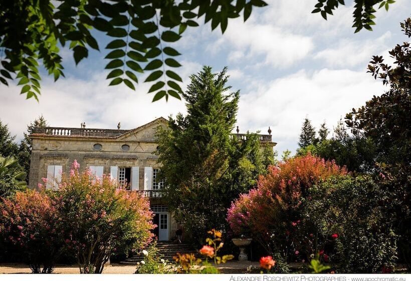 تختخواب و صبحانه Château Latour Segur Suites & Spa