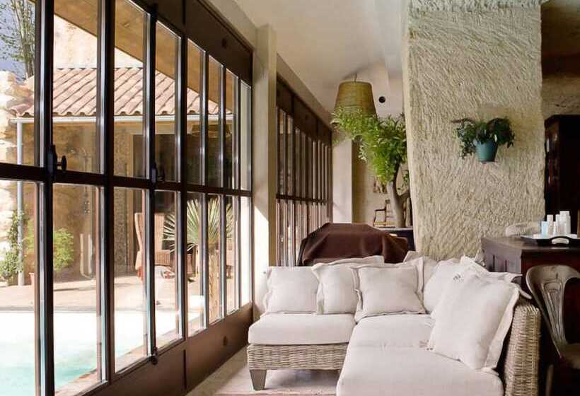 تختخواب و صبحانه Château Latour Segur Suites & Spa