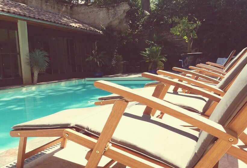 تختخواب و صبحانه Château Latour Segur Suites & Spa