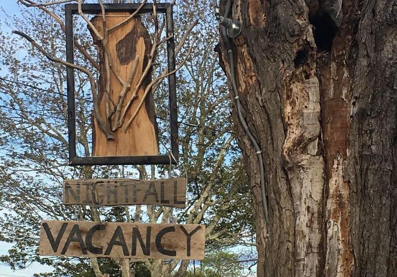 مبيت وإفطار The Nightfall Inn