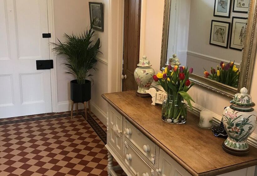 민박 Treveighan Farmhouse