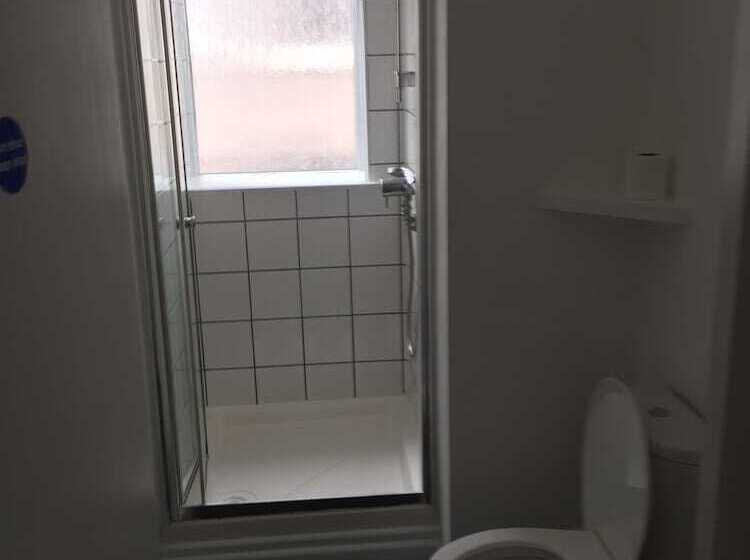 Boonkeys Surf Lodge   Hostel