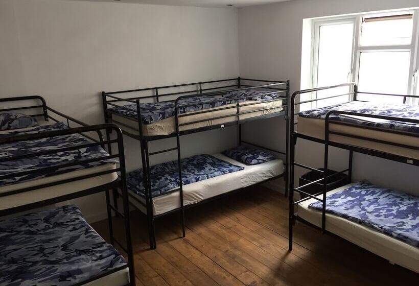 Boonkeys Surf Lodge   Hostel