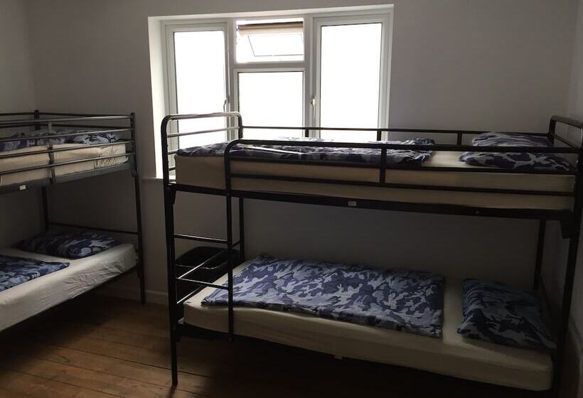 Boonkeys Surf Lodge   Hostel