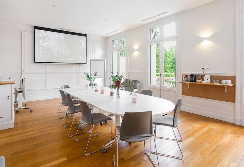 Résidence De Tourisme Central Parc Tours