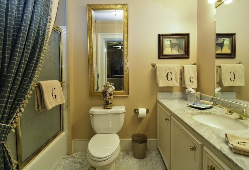 Choctaw Hall Bed & Breakfast